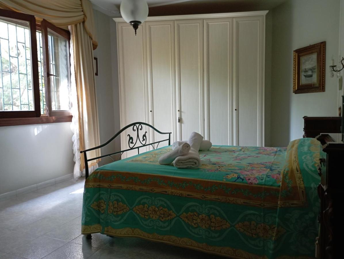 Bed and Breakfast Domus Garden Olbia Habitación foto